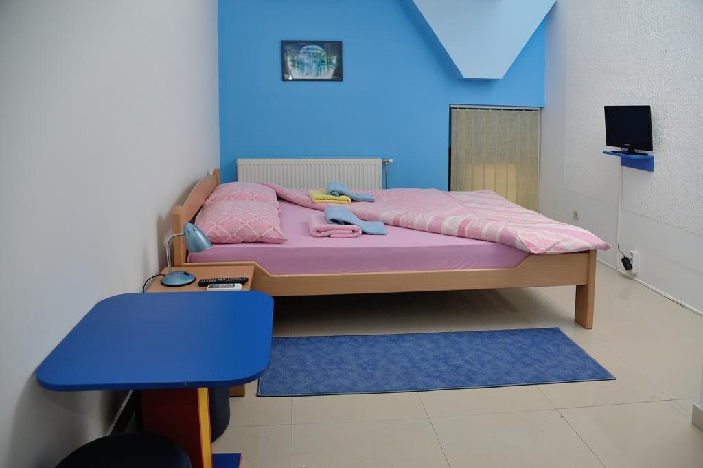 Hostel Paparazzo & Apartmens Kikinda Pokoj fotografie